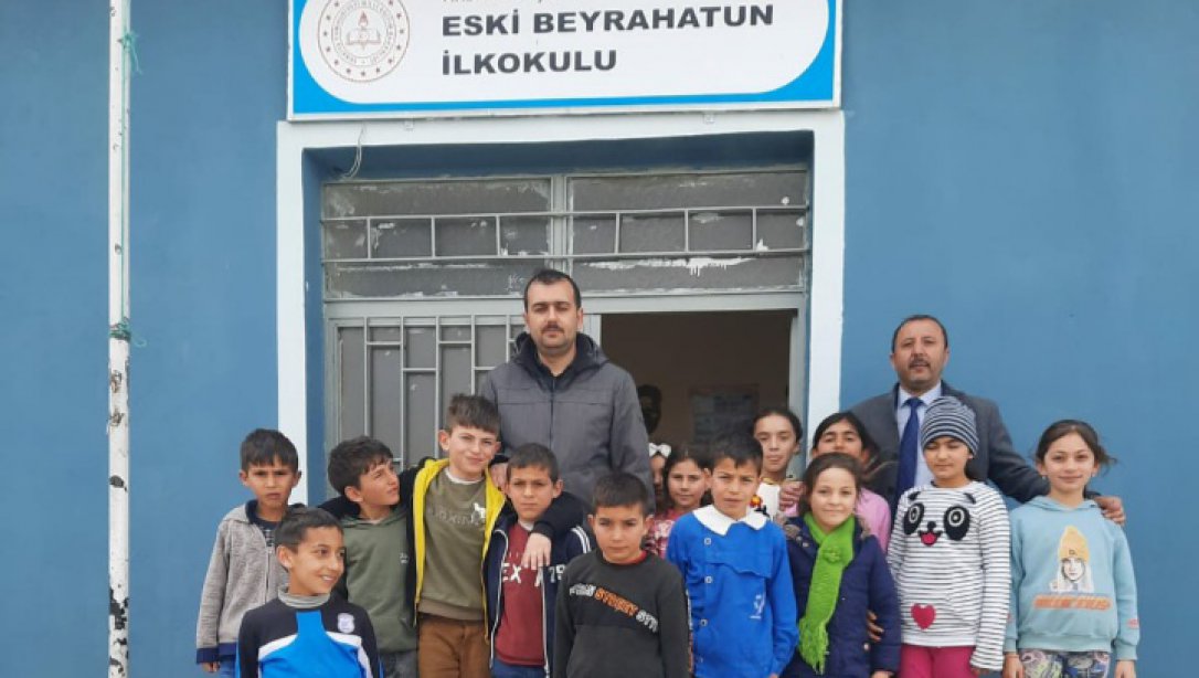 Çıldır İlçe Milli Eğitim Müdürümüz Eski Beyrahatun İlkokulu'nu Ziyaret Etti.