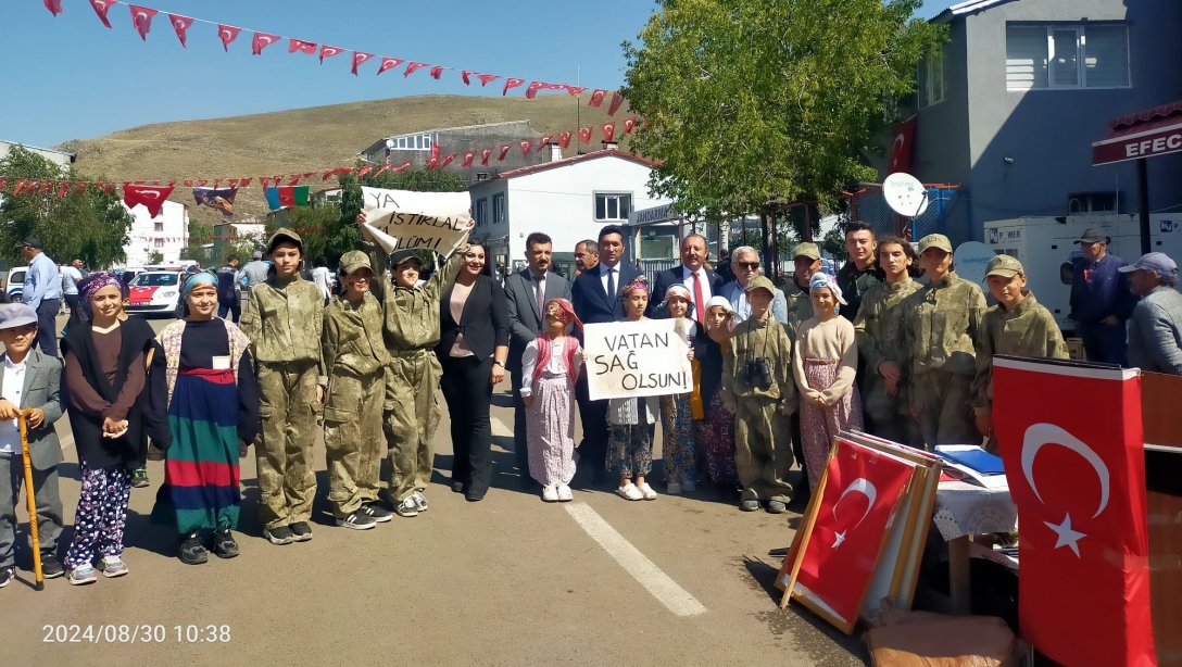 30 Ağustos Zafer Bayramı'nın 102. yıldönümü ilçemizde büyük bir coşkuyla kutlandı. 